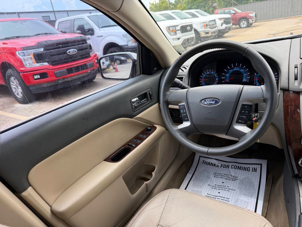Ford Fusion Vehicle Full-screen Gallery Image 19