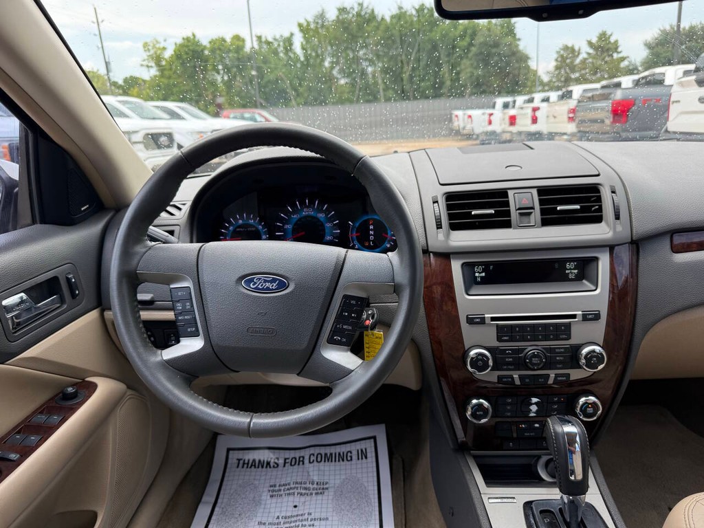 Ford Fusion Vehicle Full-screen Gallery Image 21
