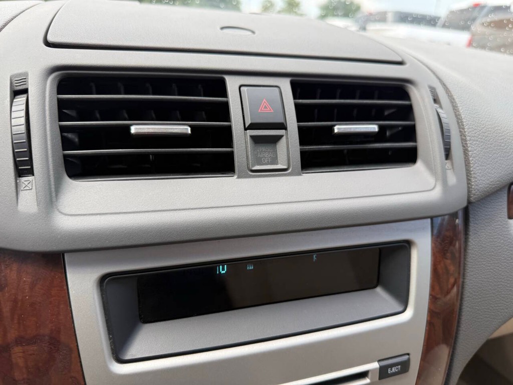 Ford Fusion Vehicle Full-screen Gallery Image 25