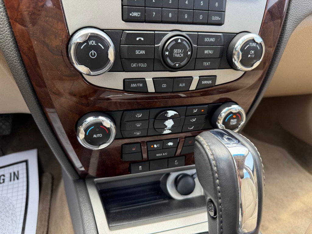 Ford Fusion Vehicle Full-screen Gallery Image 27