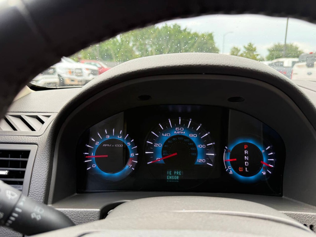 Ford Fusion Vehicle Full-screen Gallery Image 31