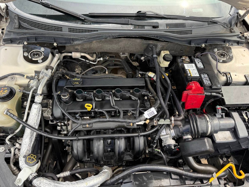 Ford Fusion Vehicle Full-screen Gallery Image 34