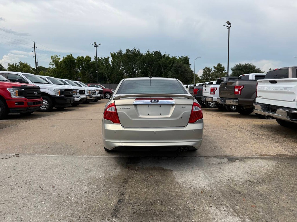 Ford Fusion Vehicle Full-screen Gallery Image 37