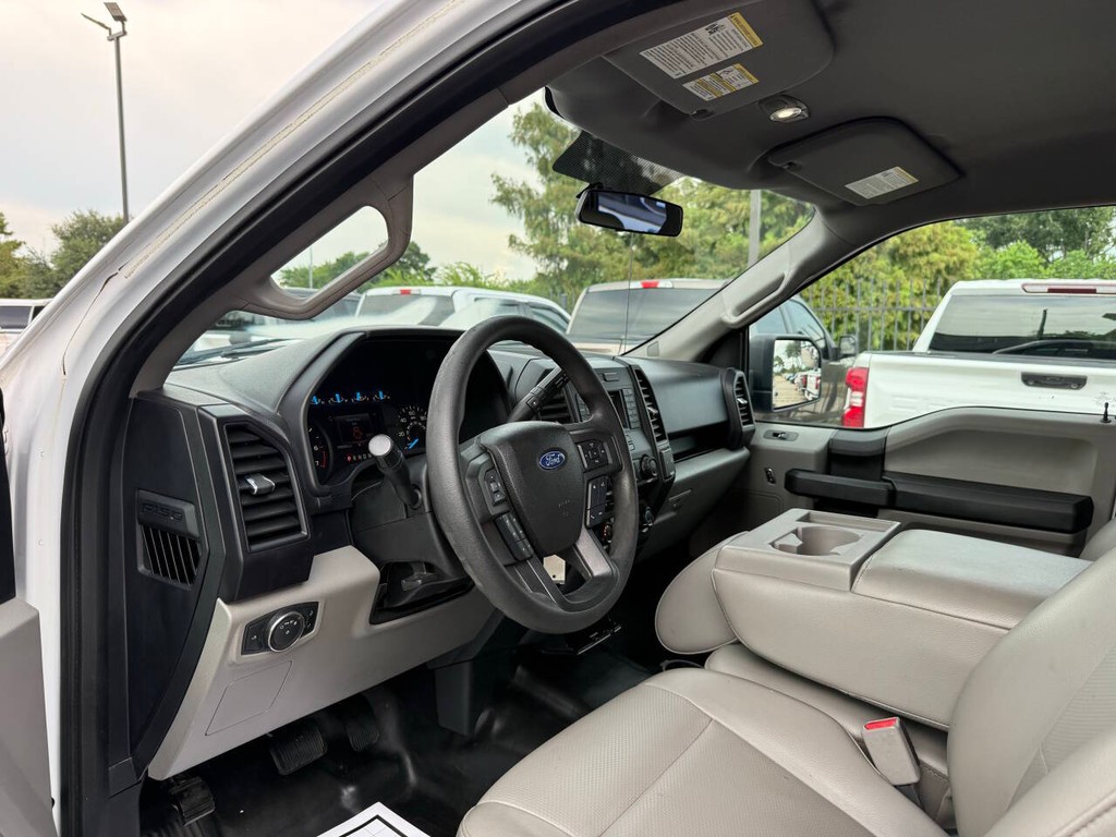 Ford F-150 Vehicle Full-screen Gallery Image 06