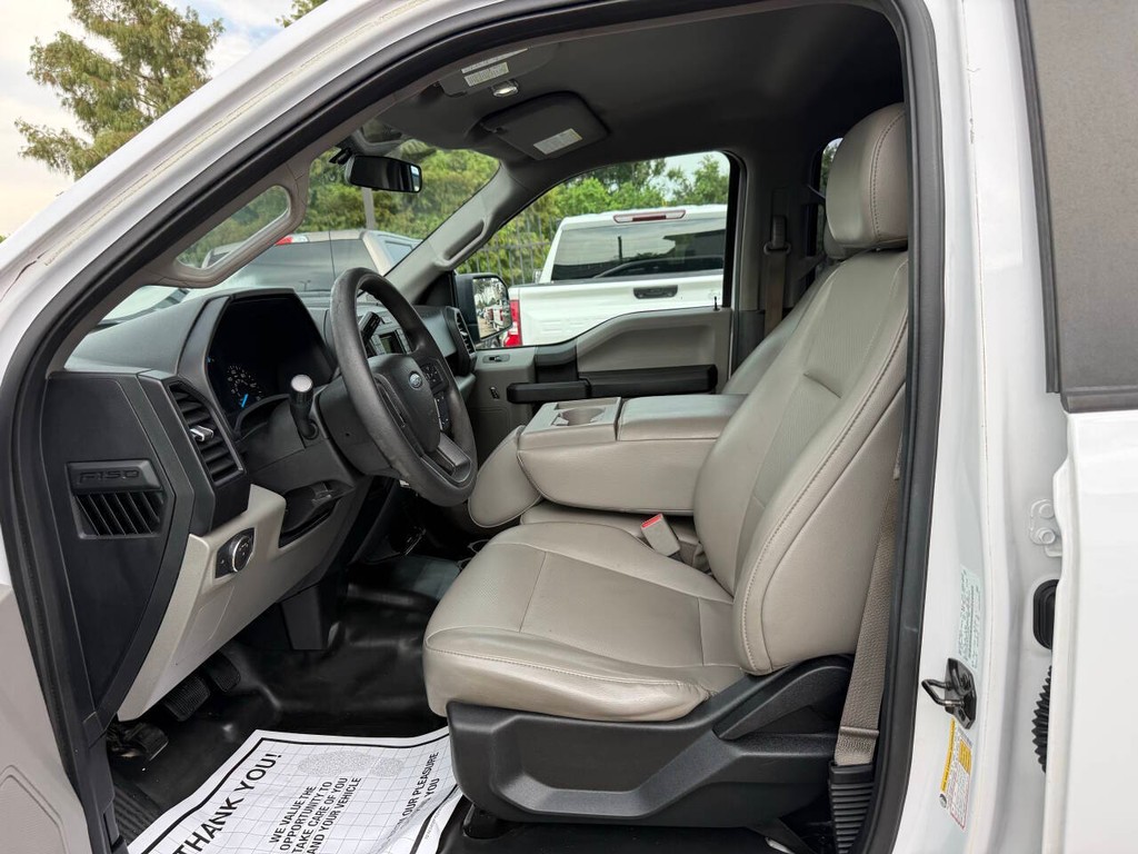 Ford F-150 Vehicle Full-screen Gallery Image 07