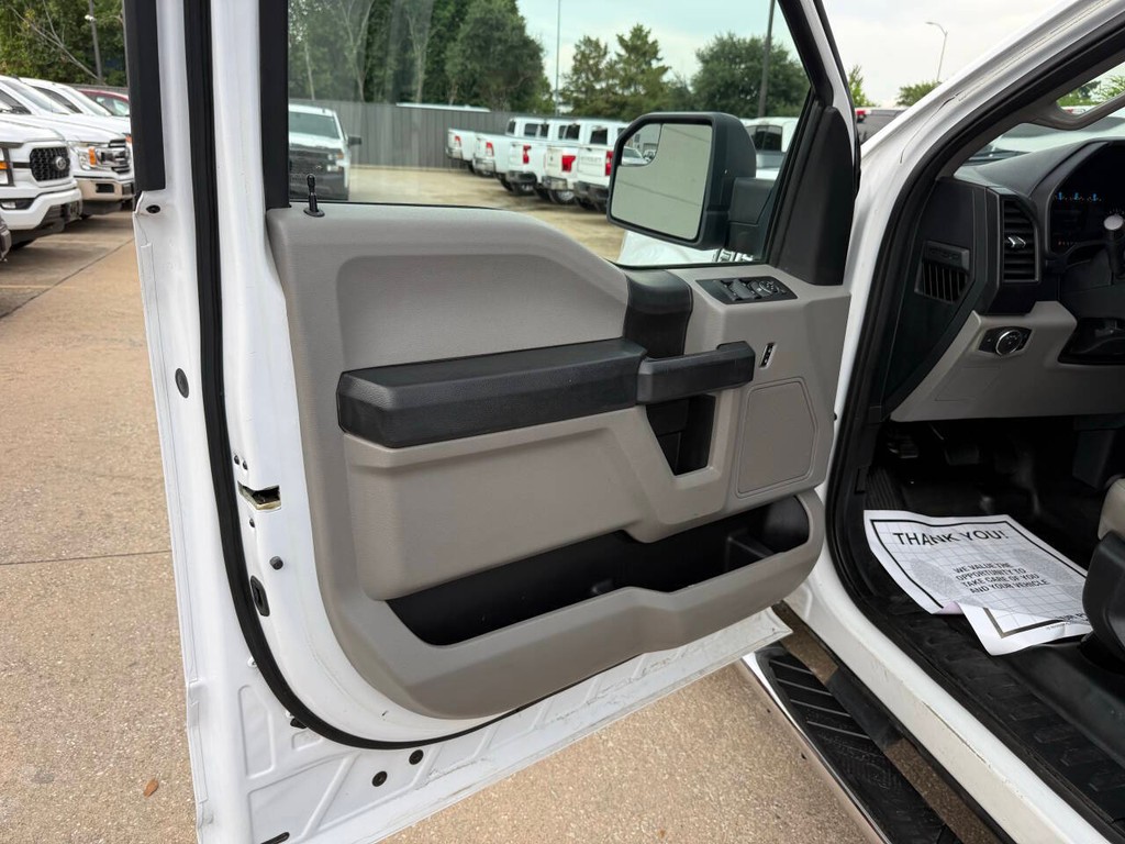Ford F-150 Vehicle Full-screen Gallery Image 08