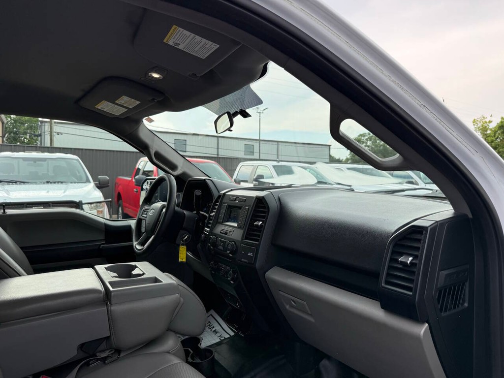Ford F-150 Vehicle Full-screen Gallery Image 09