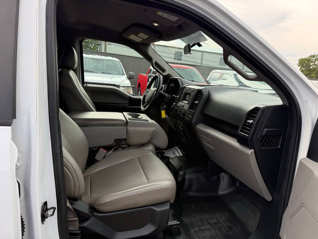 Ford F-150 Vehicle Full-screen Gallery Image 10