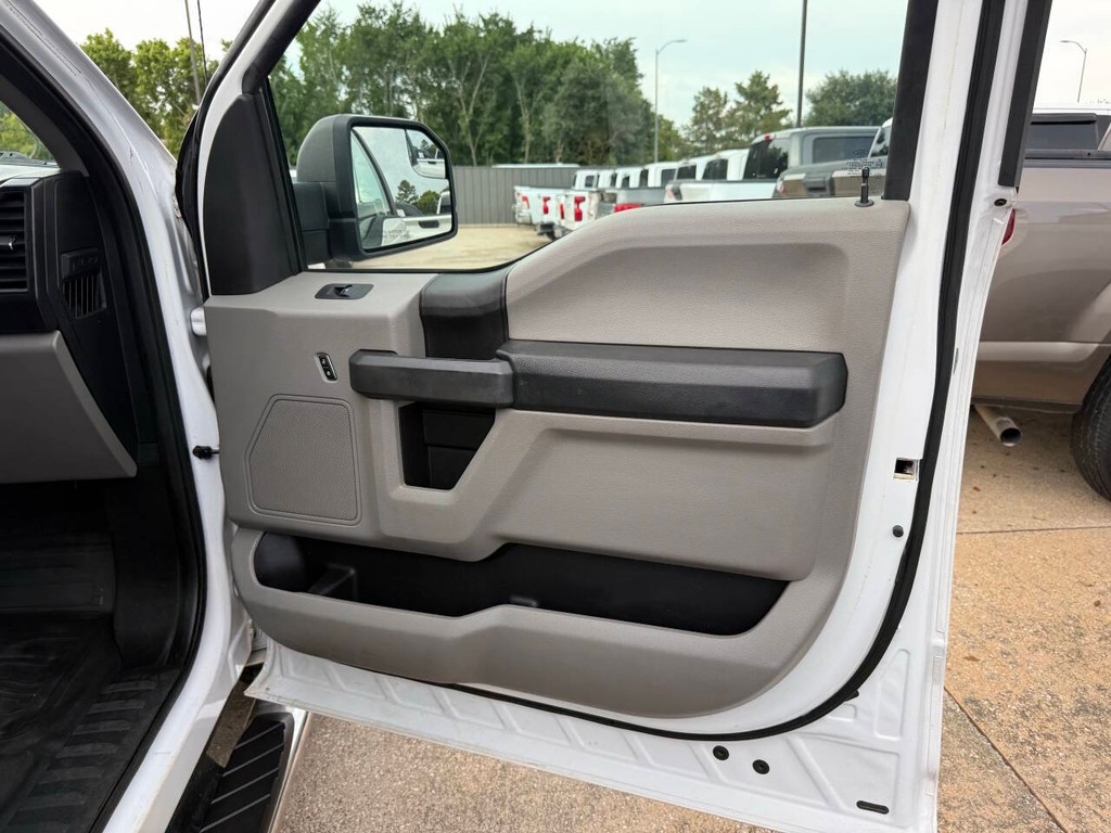 Ford F-150 Vehicle Full-screen Gallery Image 11