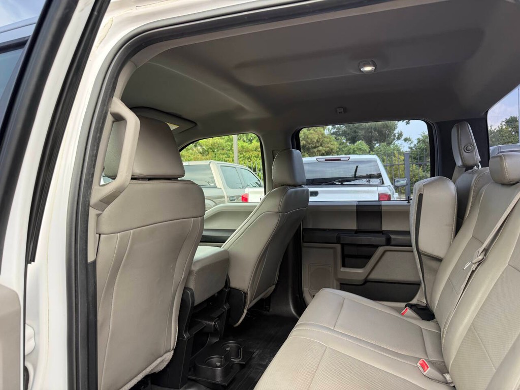 Ford F-150 Vehicle Full-screen Gallery Image 12