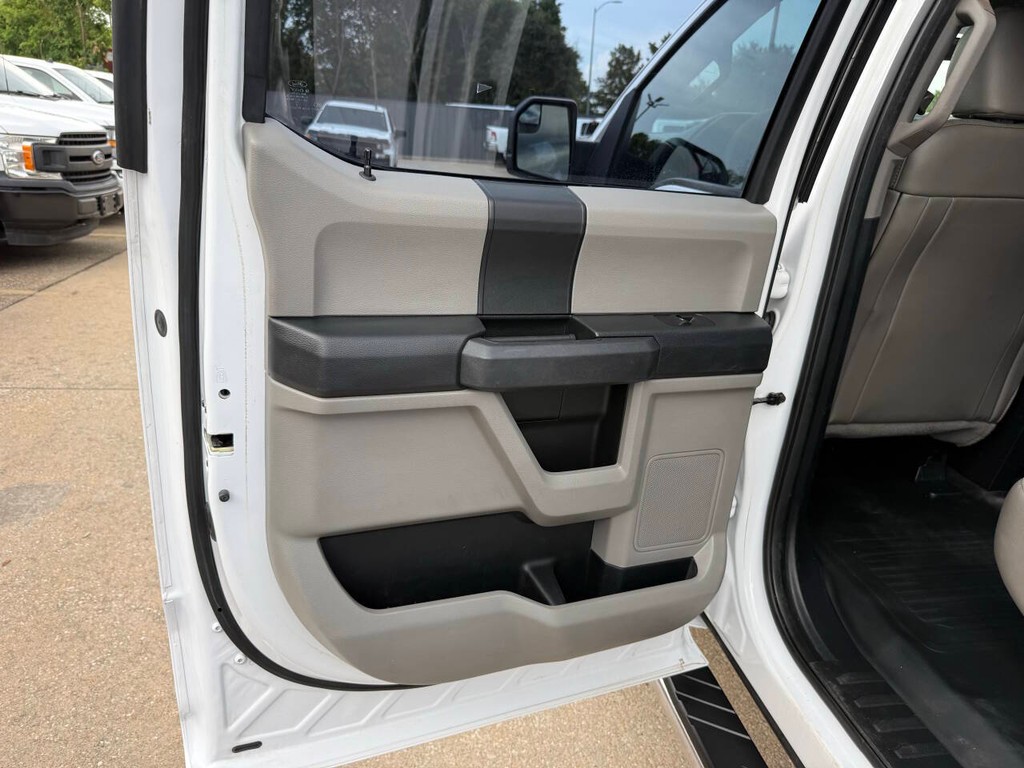 Ford F-150 Vehicle Full-screen Gallery Image 14
