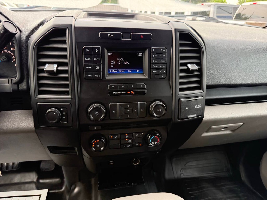 Ford F-150 Vehicle Full-screen Gallery Image 24
