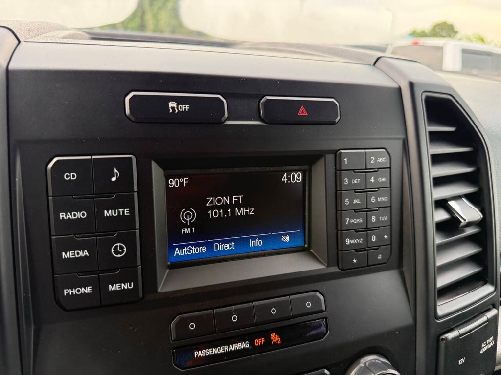 Ford F-150 Vehicle Full-screen Gallery Image 25