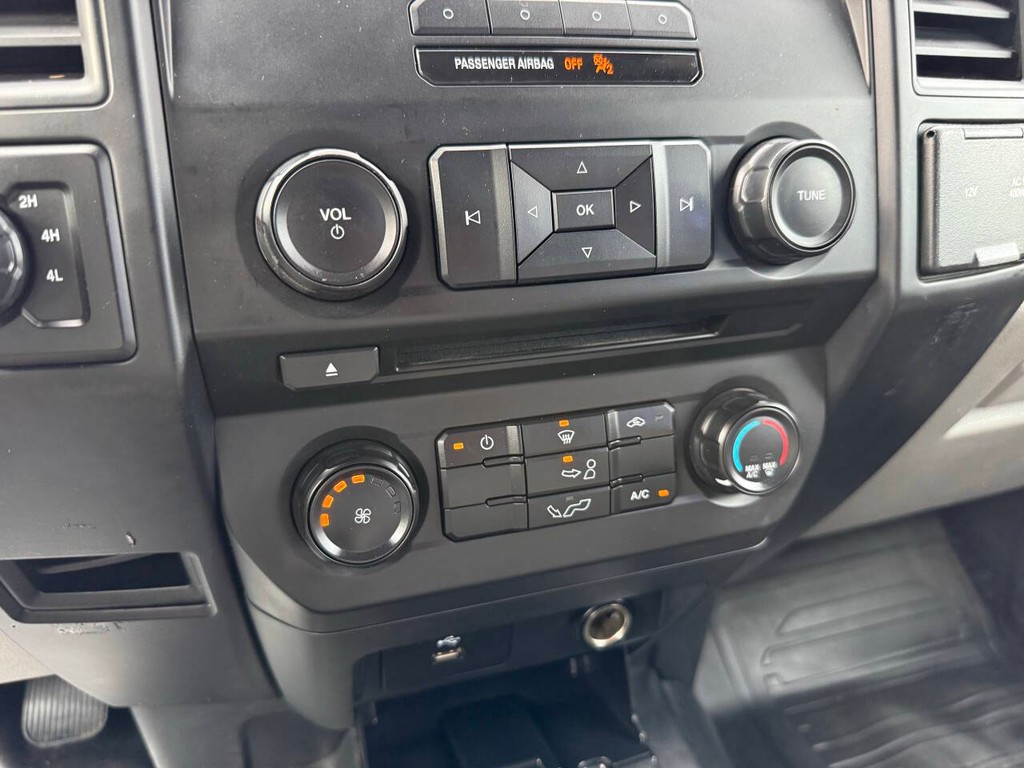 Ford F-150 Vehicle Full-screen Gallery Image 28