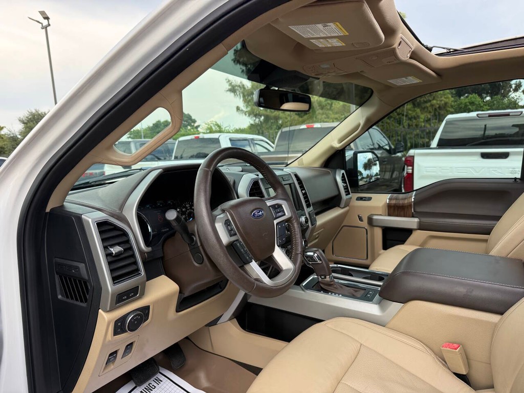 Ford F-150 Vehicle Full-screen Gallery Image 06