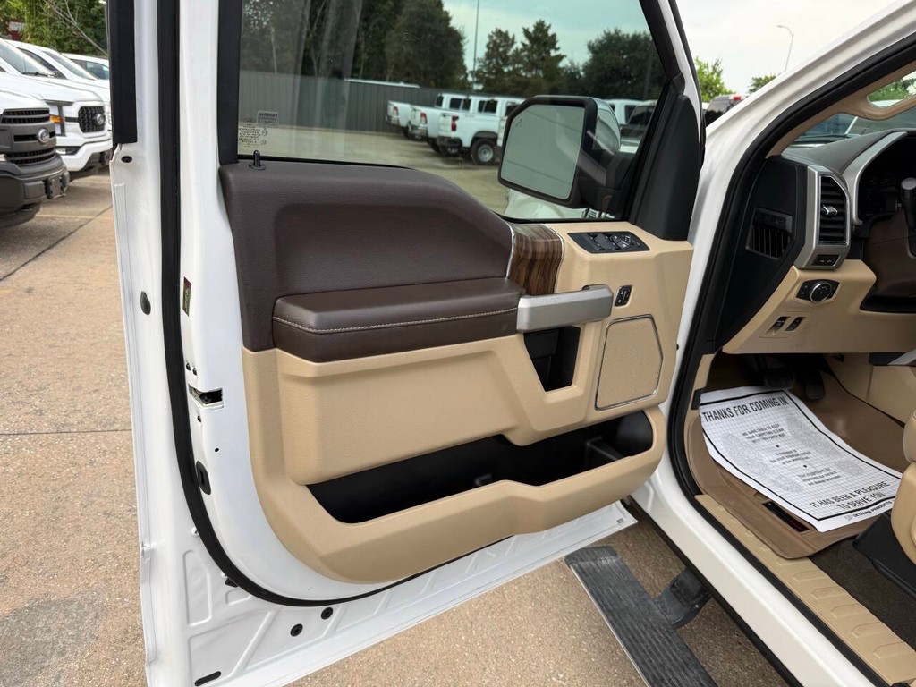 Ford F-150 Vehicle Full-screen Gallery Image 08