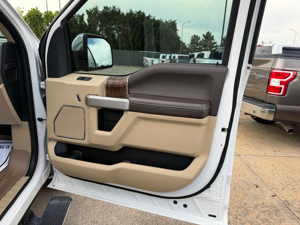 Ford F-150 Vehicle Full-screen Gallery Image 11