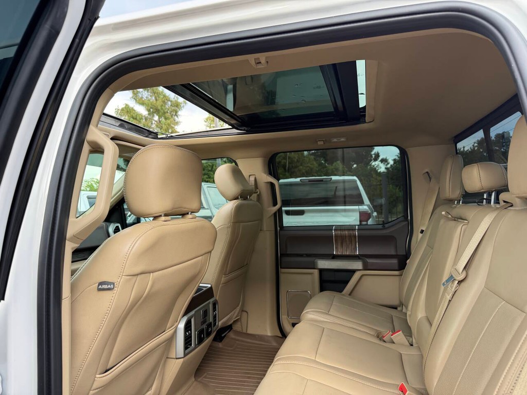 Ford F-150 Vehicle Full-screen Gallery Image 12