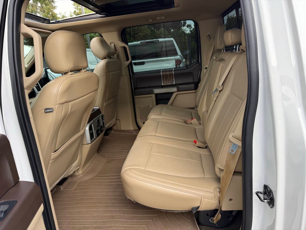Ford F-150 Vehicle Full-screen Gallery Image 13