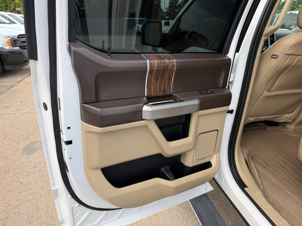 Ford F-150 Vehicle Full-screen Gallery Image 14