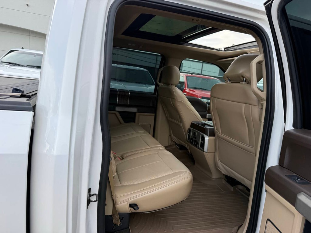 Ford F-150 Vehicle Full-screen Gallery Image 15