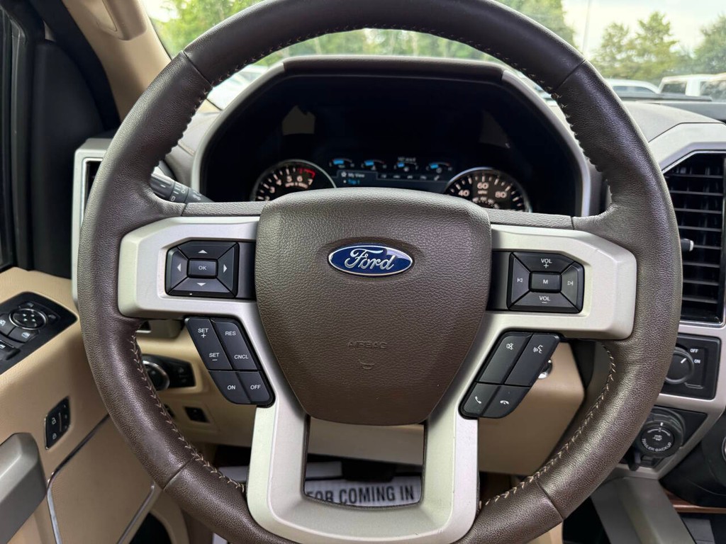 Ford F-150 Vehicle Full-screen Gallery Image 23