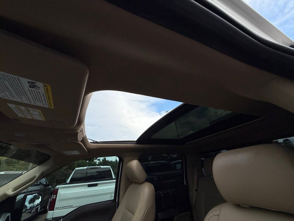 Ford F-150 Vehicle Full-screen Gallery Image 31