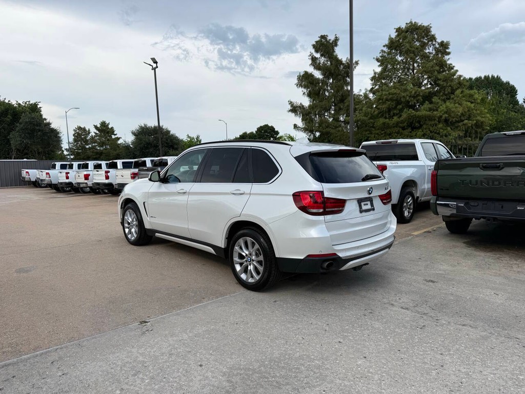 BMW X5 Vehicle Full-screen Gallery Image 04