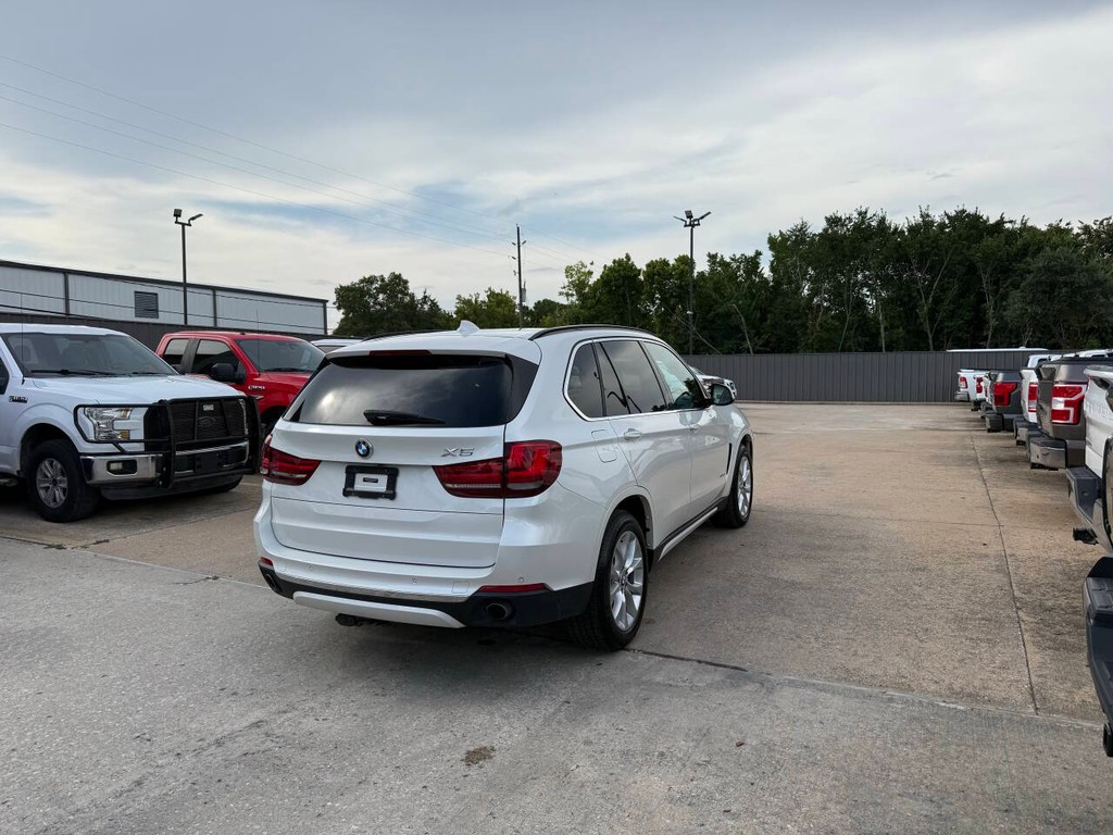 BMW X5 Vehicle Full-screen Gallery Image 05