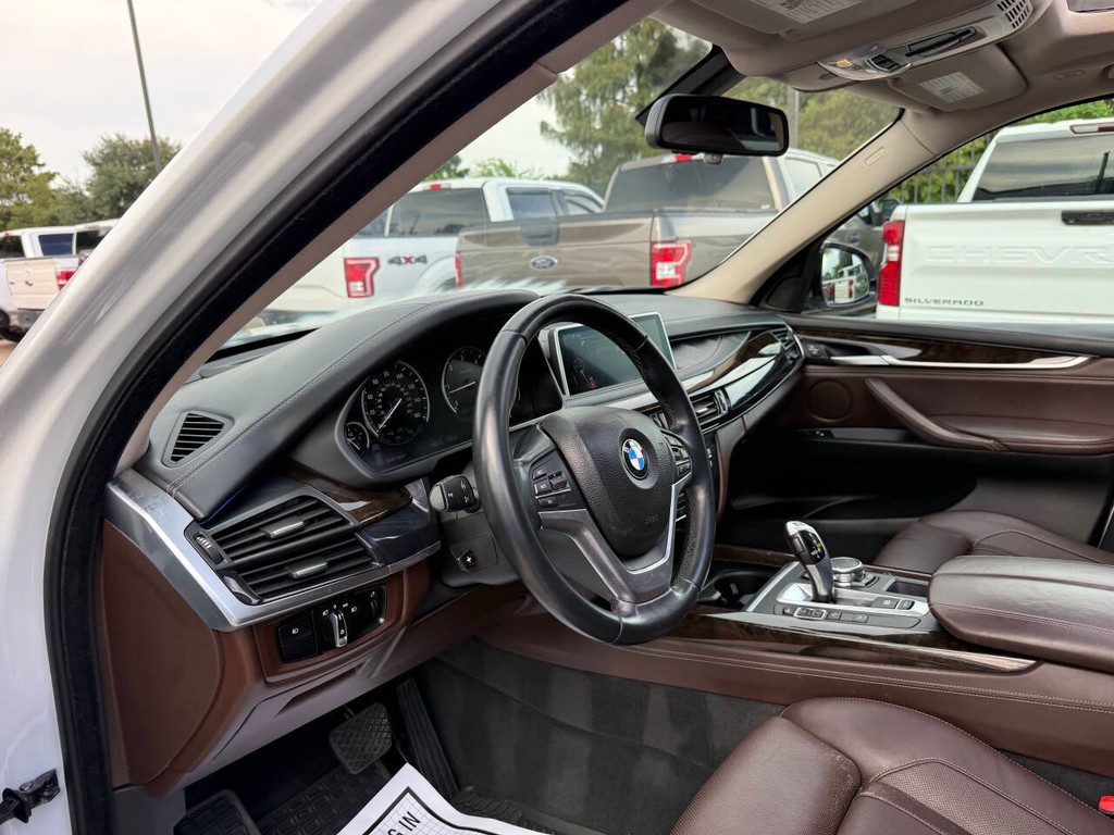 BMW X5 Vehicle Full-screen Gallery Image 06