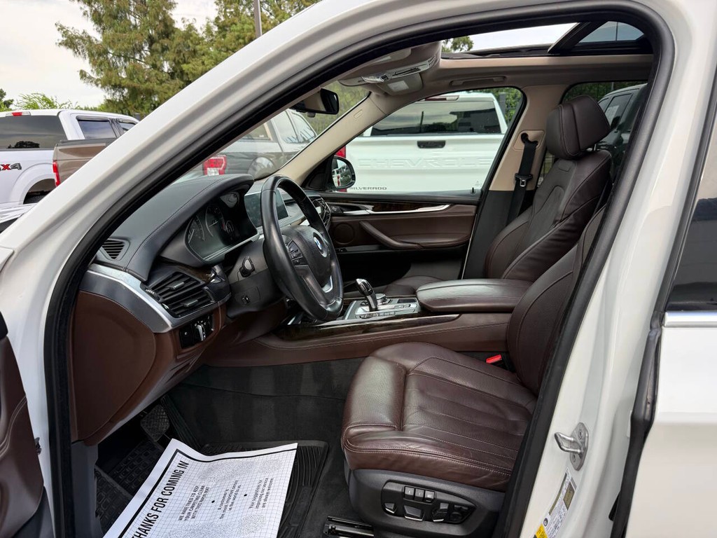 BMW X5 Vehicle Full-screen Gallery Image 07