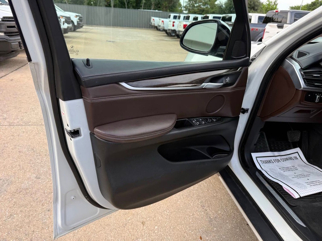 BMW X5 Vehicle Full-screen Gallery Image 08