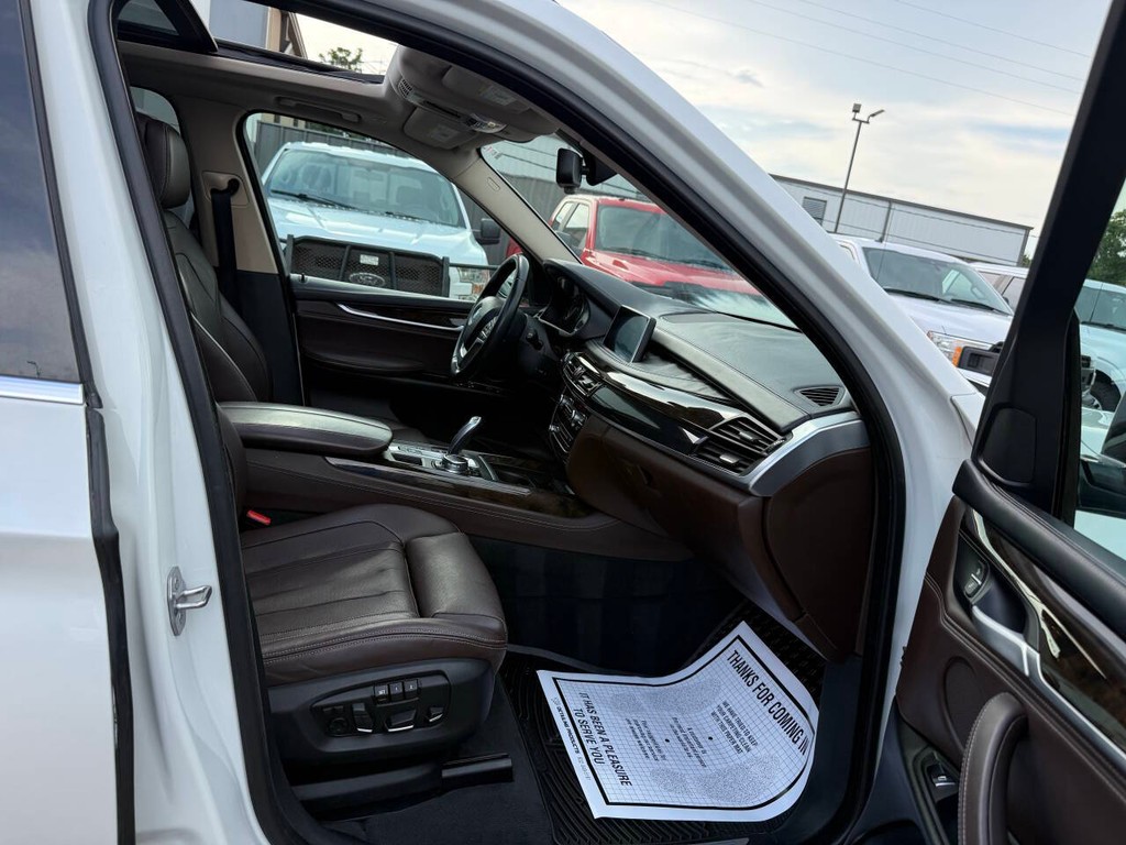 BMW X5 Vehicle Full-screen Gallery Image 10