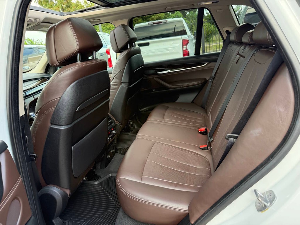BMW X5 Vehicle Full-screen Gallery Image 13