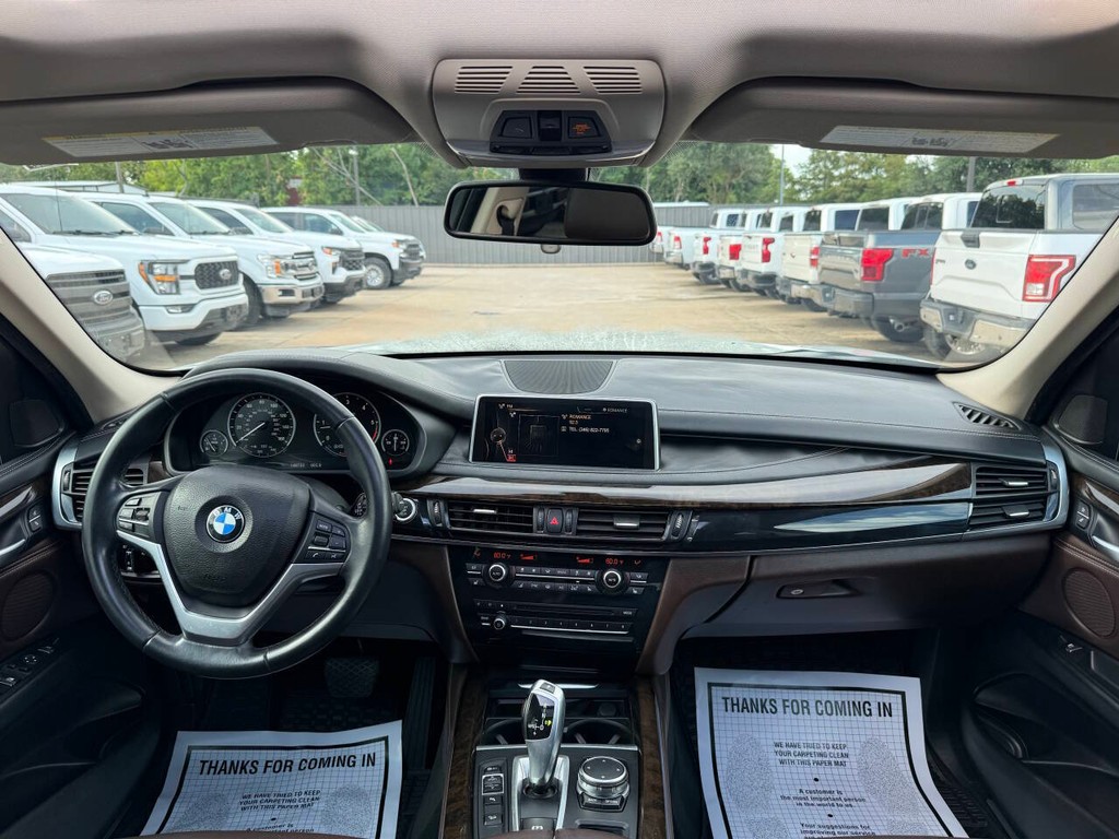 BMW X5 Vehicle Full-screen Gallery Image 17