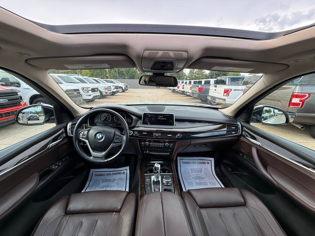 BMW X5 Vehicle Full-screen Gallery Image 18