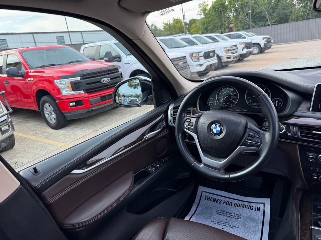 BMW X5 Vehicle Full-screen Gallery Image 19