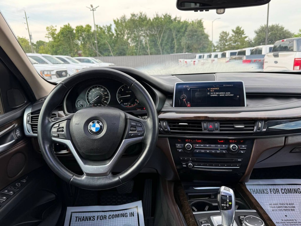 BMW X5 Vehicle Full-screen Gallery Image 21