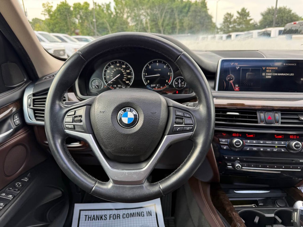 BMW X5 Vehicle Full-screen Gallery Image 22
