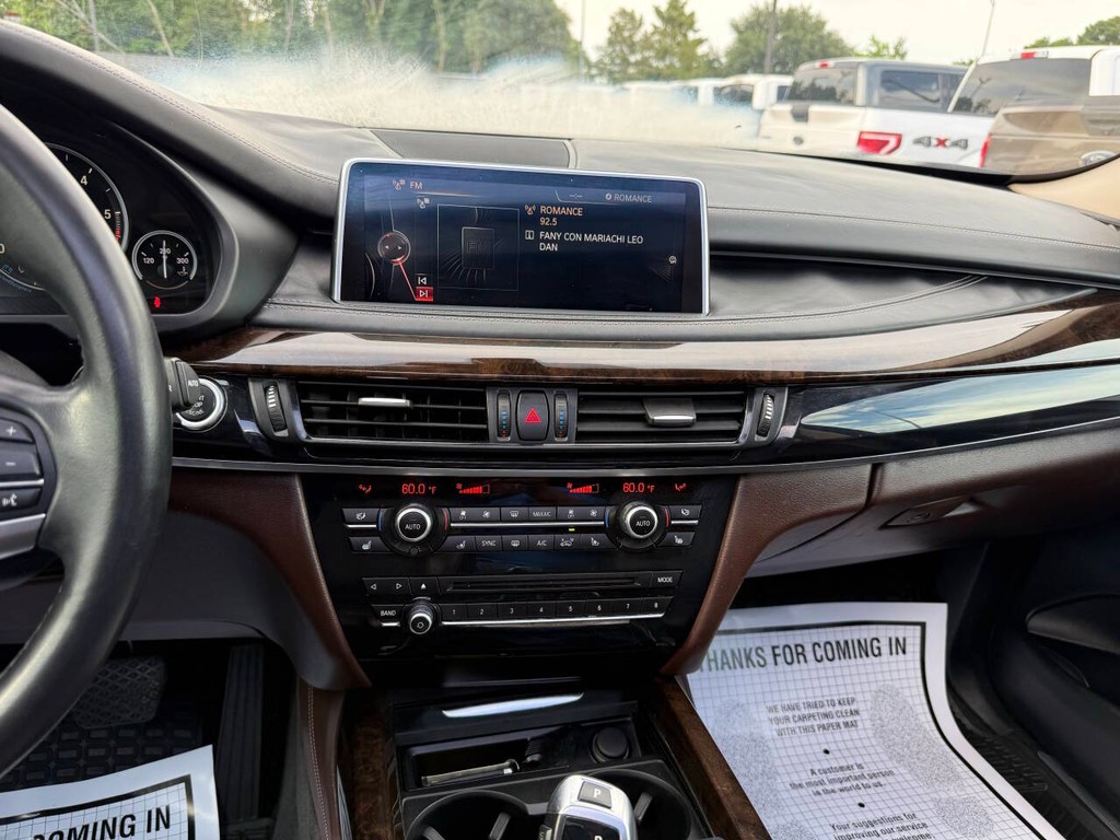 BMW X5 Vehicle Full-screen Gallery Image 24