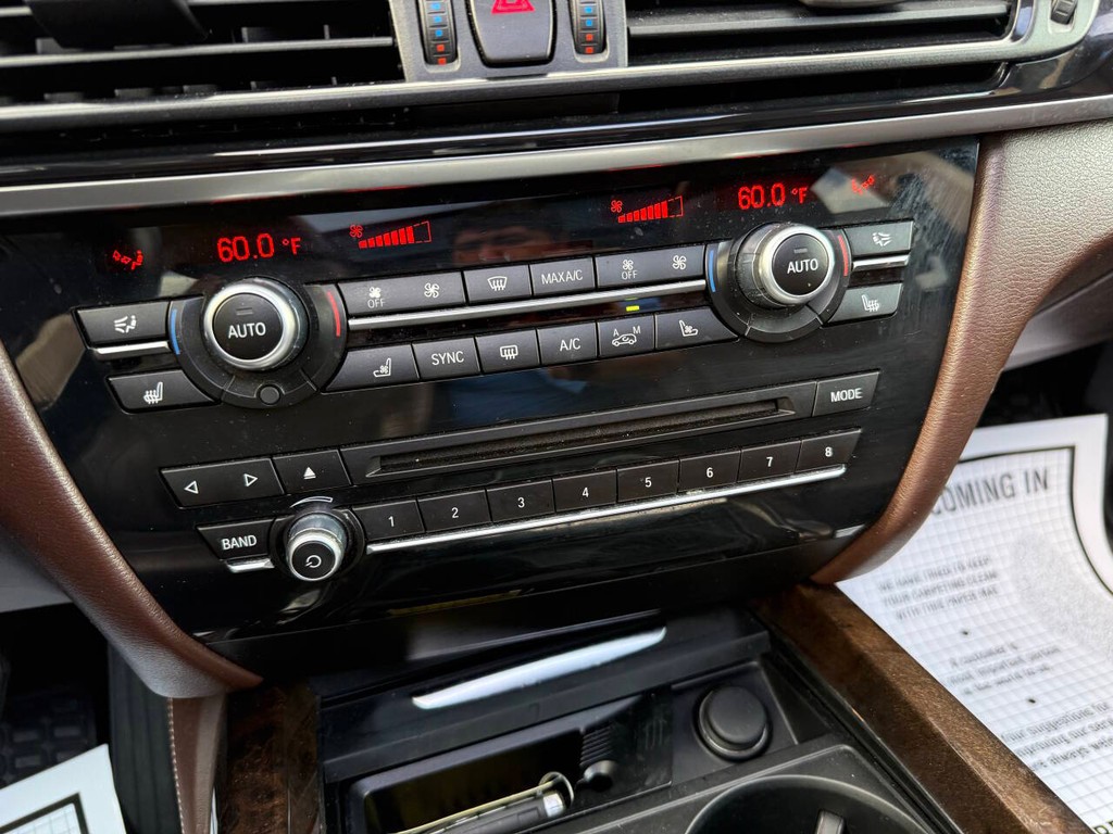 BMW X5 Vehicle Full-screen Gallery Image 28