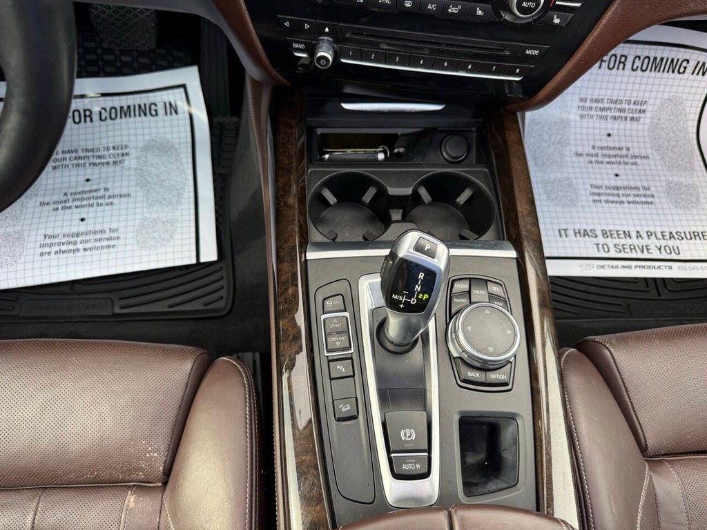 BMW X5 Vehicle Full-screen Gallery Image 29