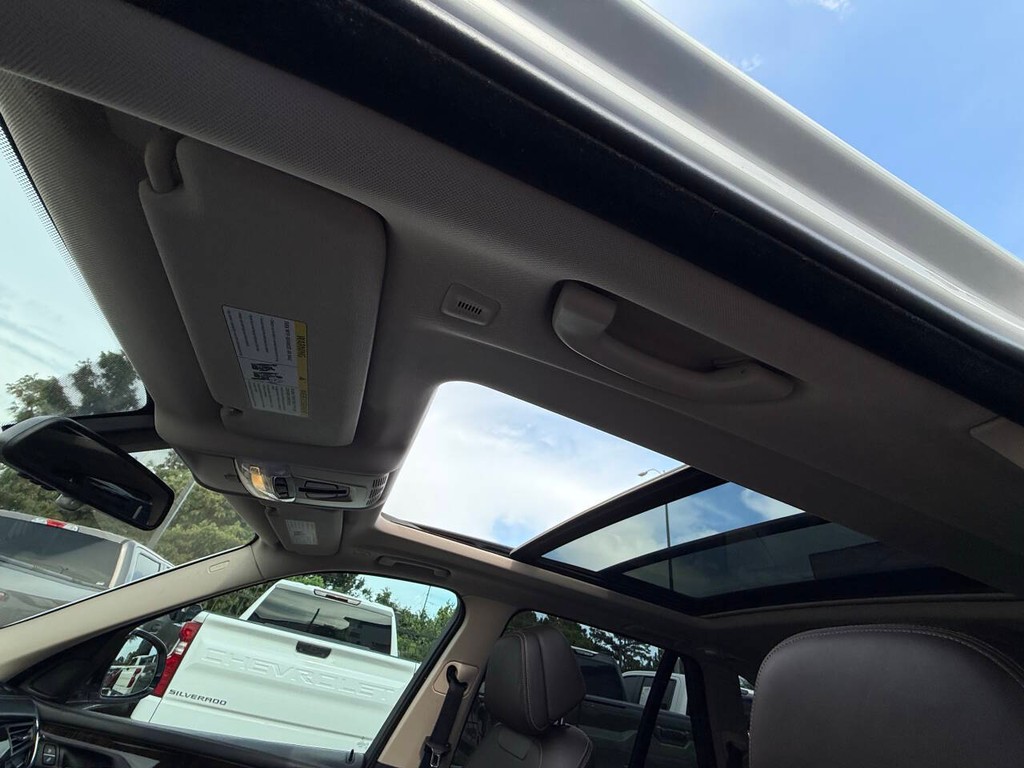 BMW X5 Vehicle Full-screen Gallery Image 31