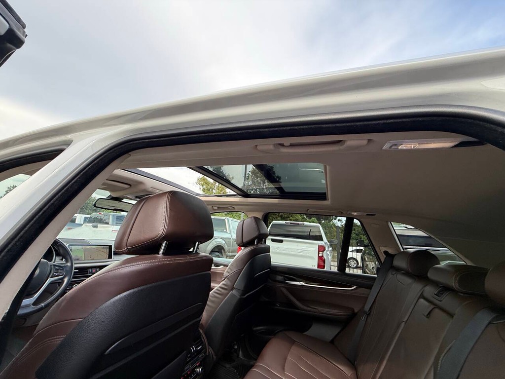 BMW X5 Vehicle Full-screen Gallery Image 32