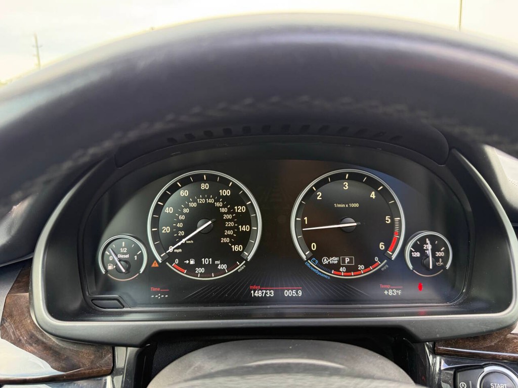 BMW X5 Vehicle Full-screen Gallery Image 33