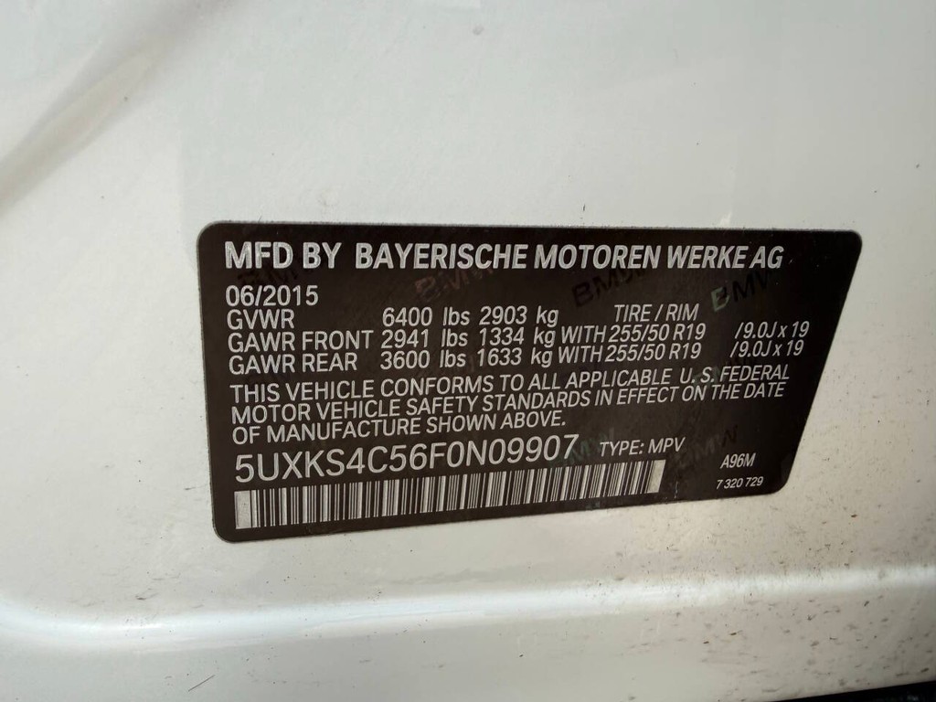 BMW X5 Vehicle Full-screen Gallery Image 35