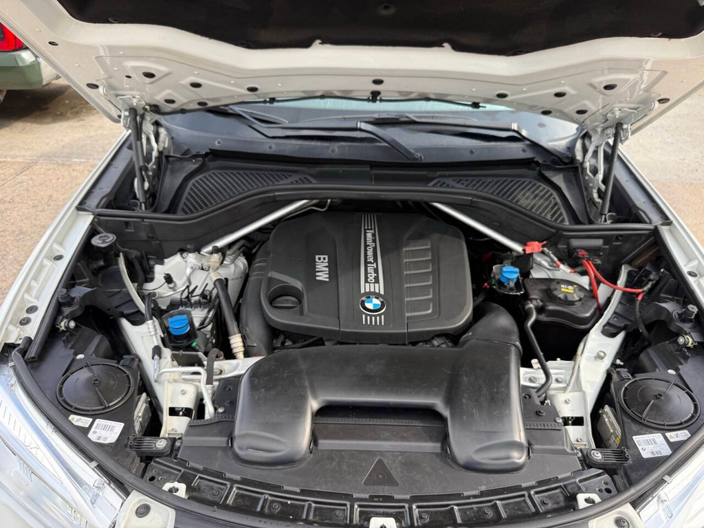 BMW X5 Vehicle Full-screen Gallery Image 36