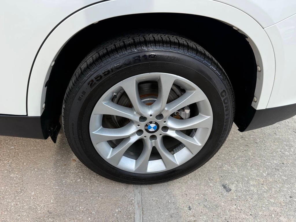 BMW X5 Vehicle Full-screen Gallery Image 37