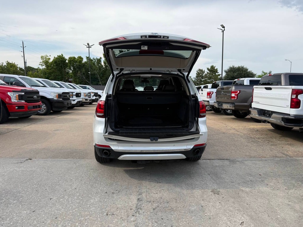 BMW X5 Vehicle Full-screen Gallery Image 38