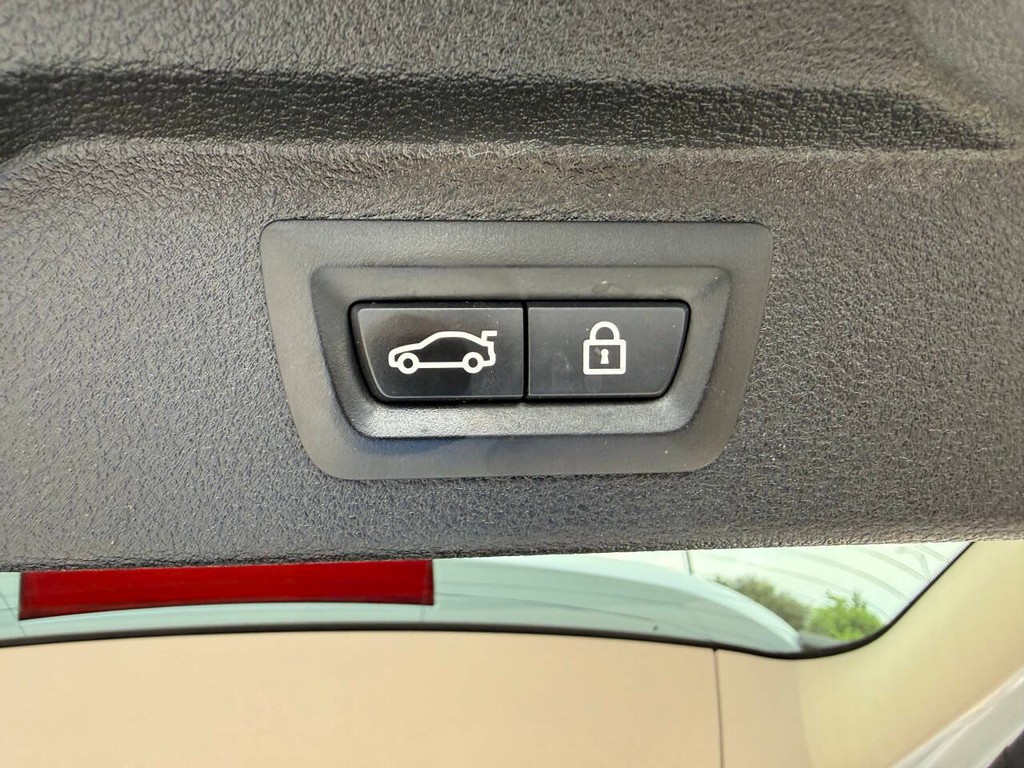 BMW X5 Vehicle Full-screen Gallery Image 39